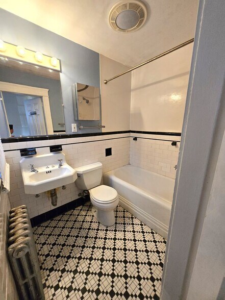 Building Photo - 20 Hudson St