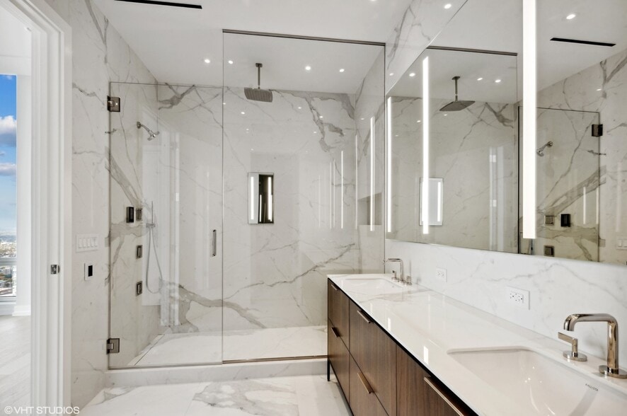 Building Photo - 909 W Washington Blvd