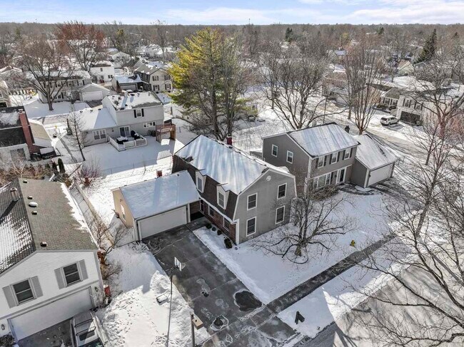 Building Photo - 9 Edgewood Rd