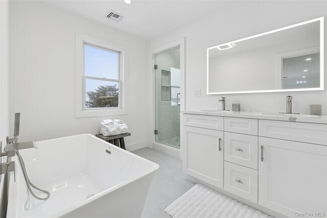 Building Photo - 10 Sagamore Rd