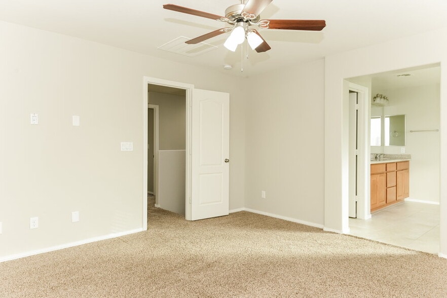 Building Photo - 9025 Refined Ct