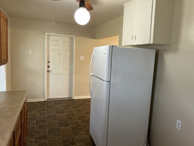 Building Photo - 408 Allen St