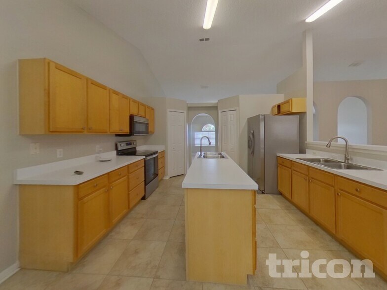 Building Photo - 921 Jayhil Dr