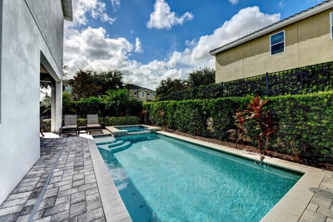 Building Photo - 350 Lasso Dr