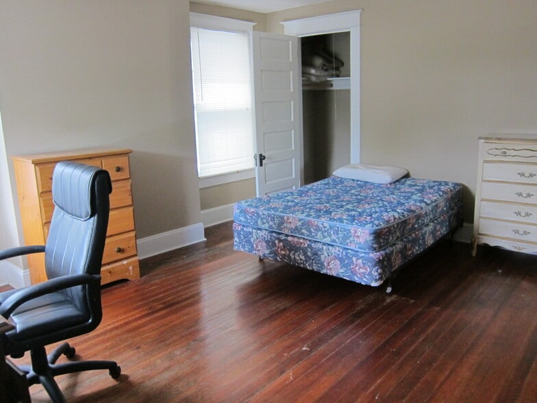 The bedroom showing the walk-in closet. The white and maple dressers are not included. - 1525 South 7th Street
