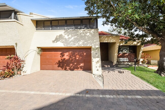 Building Photo - 25 Casarena Ct