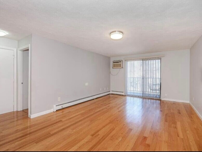 Building Photo - 5 Kenmar Dr