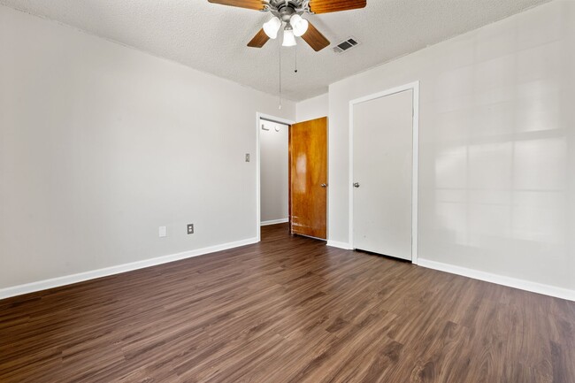 Building Photo - 3/2 Sherwood