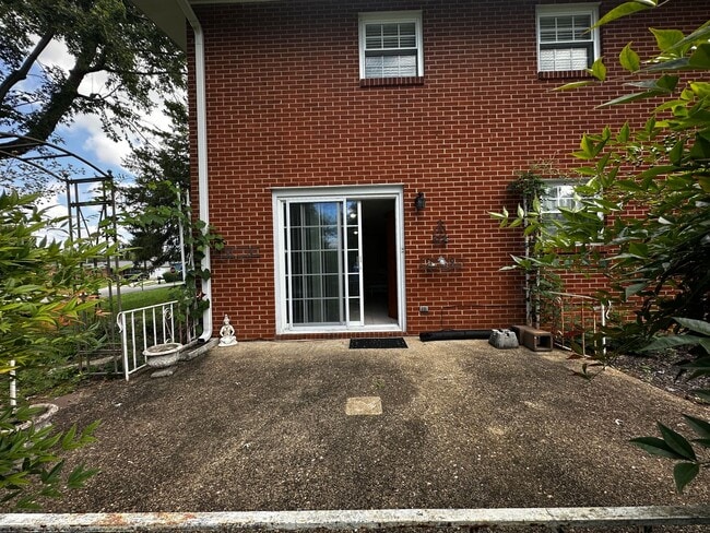 Building Photo - Partially furnished 3 bed/ 1.5 bath - Morr...