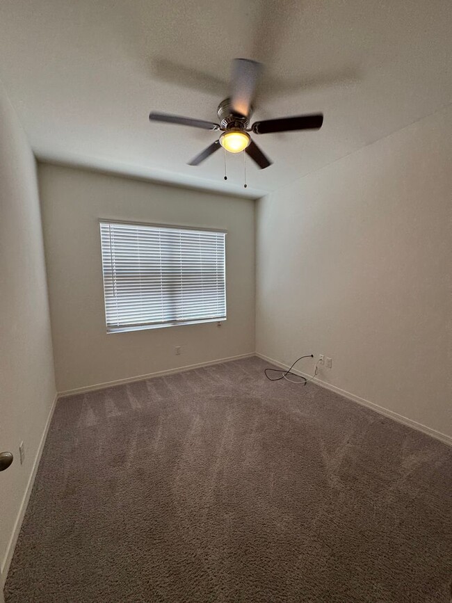 Building Photo - LIKE NEW HOME IN TORTOSA IN MARICOPA