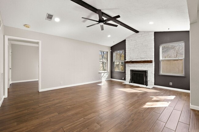 Building Photo - 4910 Pelham Dr