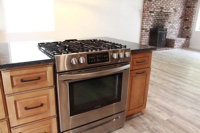 Building Photo - Charming 3-Bedroom Home with Fireplace & Private Yard – South B St, Lompoc