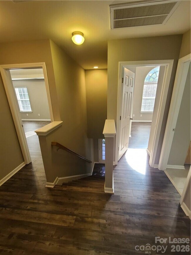 Building Photo - 19231 Kanawha Dr