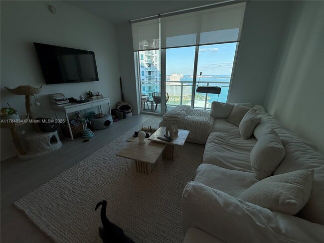 Building Photo - 951 Brickell Ave