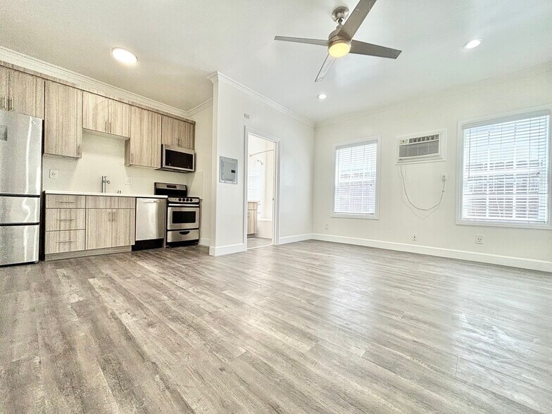 Primary Photo - 1215 N Berendo St