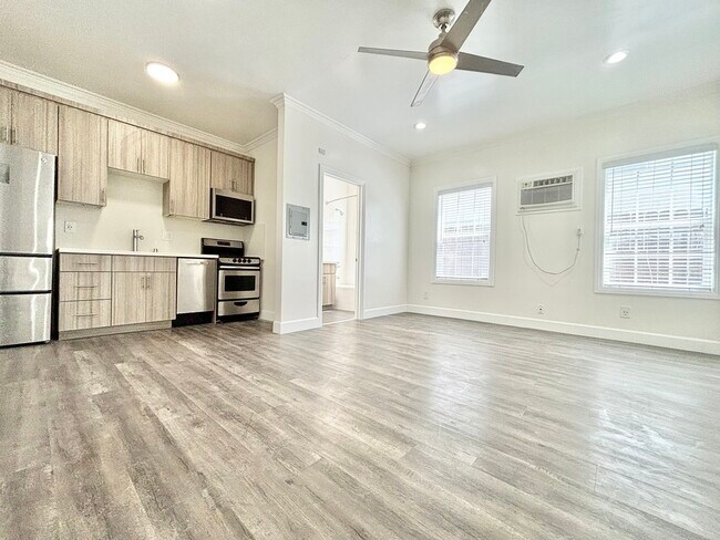 Primary Photo - 1215 N Berendo St