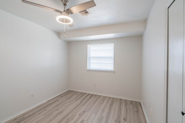 Building Photo - Bright and clean 3 bedroom home!