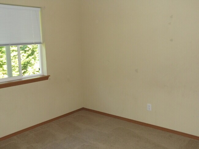 Building Photo - Spectacular 3 Bedroom Condo in "Alicia Meadows" - Puyallup!