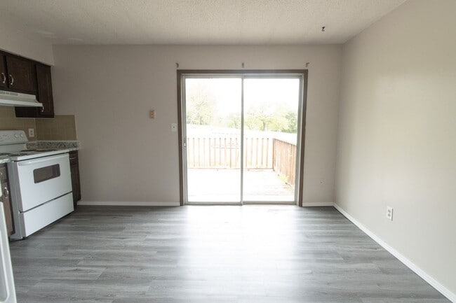 Building Photo - 1584-1586 Sonora Dr