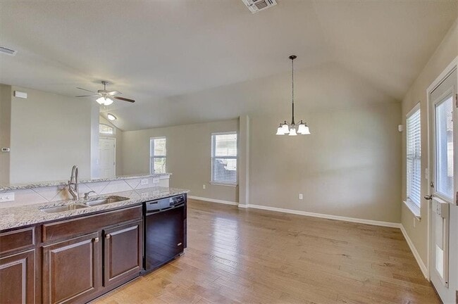 Building Photo - 2005 Alyssas Dr