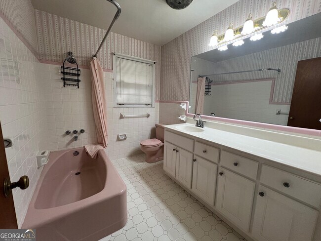 Building Photo - 215 Old Oxford Rd