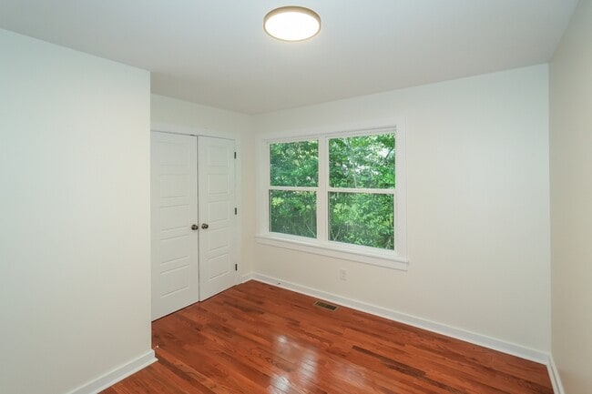 Building Photo - 440 S May St