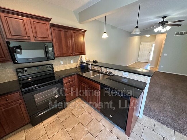 Building Photo - 1610 N 127th St