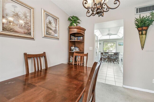 Building Photo - 2700 Cove Cay Dr