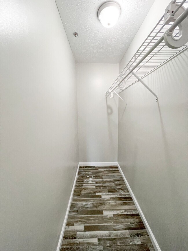 Building Photo - Fully Renovated!