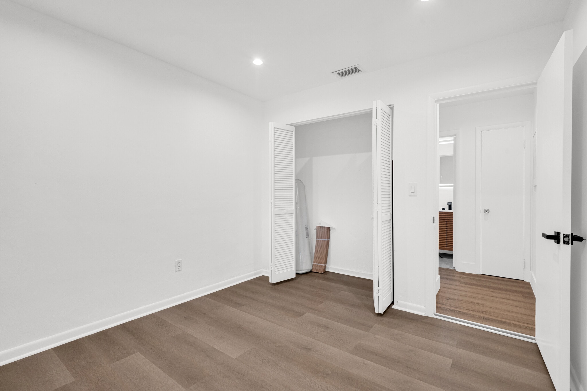 Building Photo - 4701 SW 104th Ct