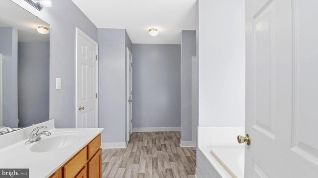 Building Photo - 14101 Kathleen Ln