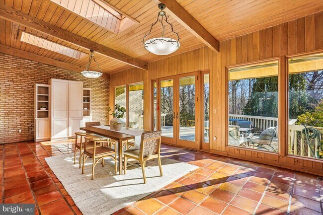 Building Photo - 9939 Bentcross Dr