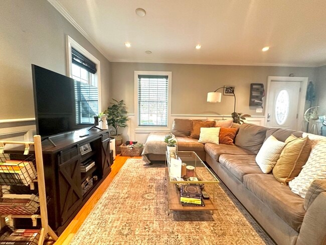 Building Photo - 48 Chelmsford St