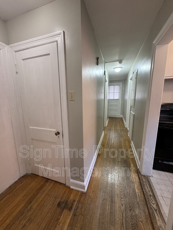 Building Photo - 63 Broadway