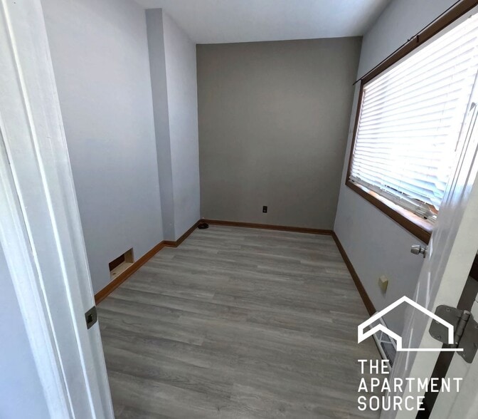 Building Photo - 3117 N Mango Ave