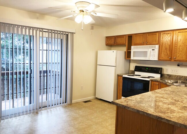 Kitchen with Deck - 14 Silver View Ct