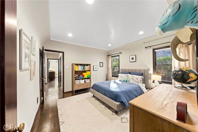 Building Photo - 6160 S San Vicente Blvd