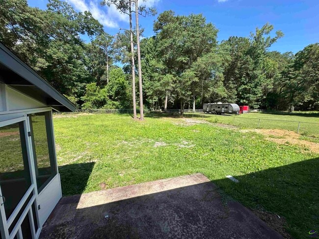 Building Photo - 1021 Greenwood Dr