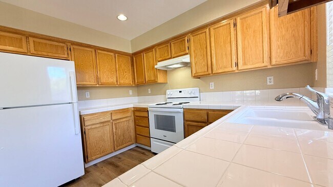 Building Photo - Bright and Airy 3BD/2.5BA Townhouse in Shadowhawk Community, Danville- Available NOW!