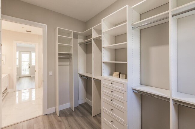 Building Photo - 312 W Mallory Cir