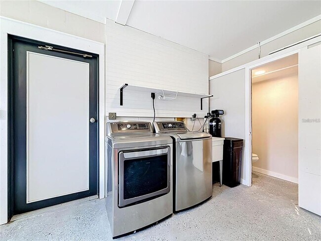 Building Photo - 12756 Poinsettia Ave