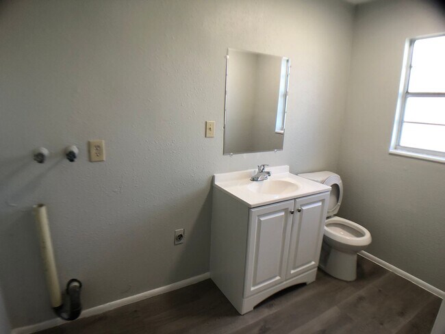 Building Photo - 2 bedroom 1.5 bath Waterfront Duplex