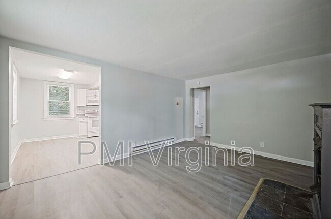 Building Photo - 3407 Essex Cir