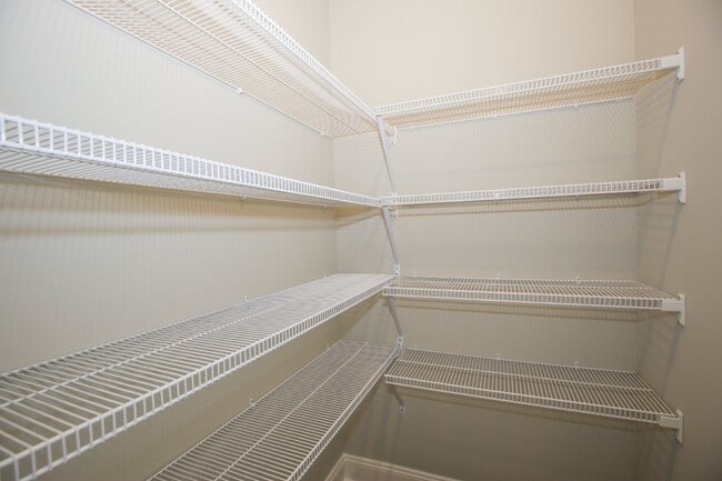 Building Photo - "Luxurious 3-Bed Townhouse with Granite Countertops on Juniper Lake Road!"