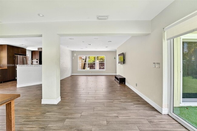 Building Photo - 2036 NE 30th St