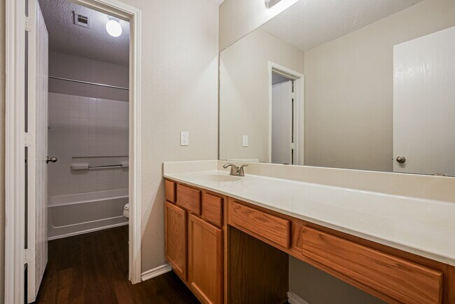 Building Photo - 1415 Heather Ridge Dr