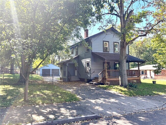 Primary Photo - 1012 Chandler Ave