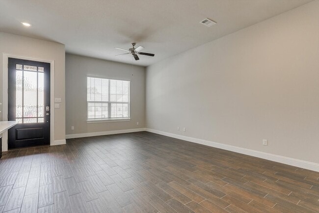 Building Photo - 2225 Apex Dr