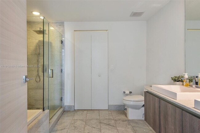 Building Photo - 801 S Miami Ave