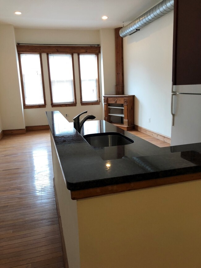 Building Photo - 404 South St